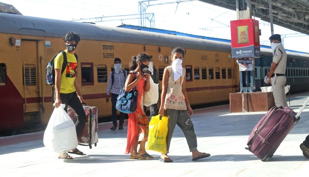 बैंगलौर से उदयपुर पहुंची प्रवासियों की ट्रेन