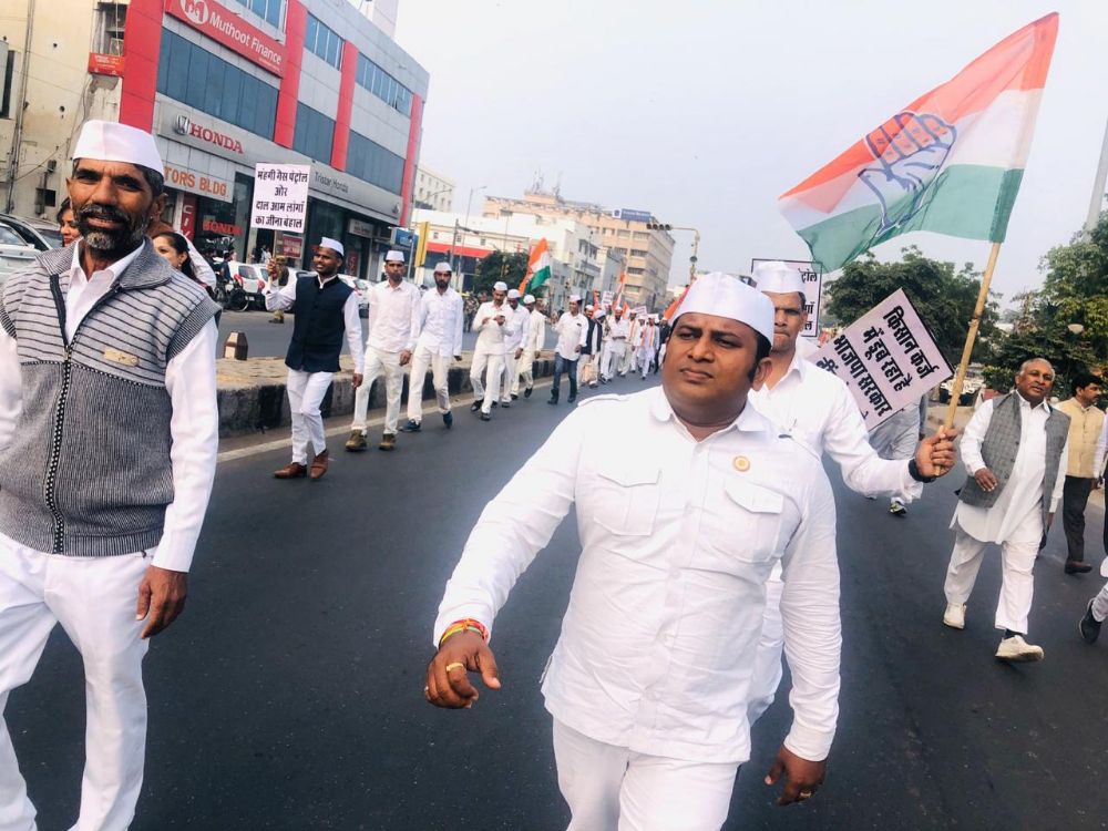 कांग्रेस सेवादल के कार्यकर्ता प्रदेश कमेटी के प्रदर्शन में शामिल