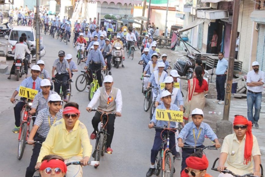 नौनिहालों ने साईकिल की ट्रिन-ट्रिन के साथ दिया ‘सब मतदान करो’ का संदेश