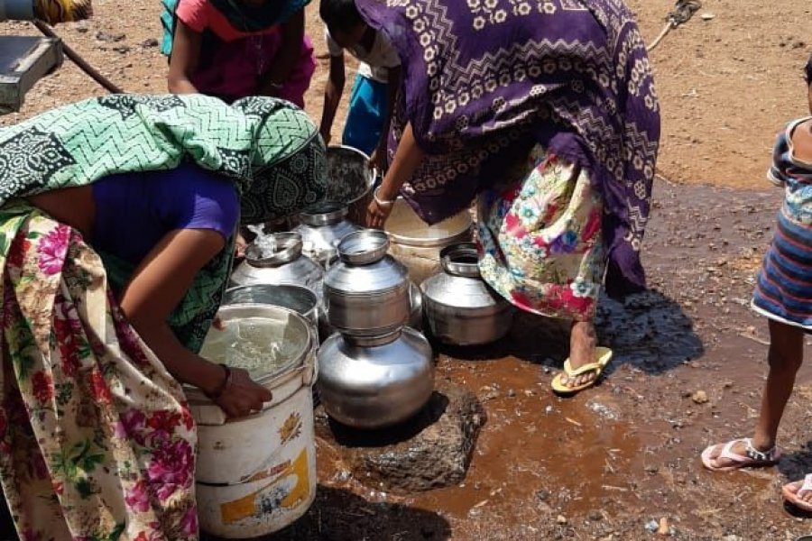 आमजन को राहत देने टेंकरों से पहुंच रहा गांव-गांव पानी