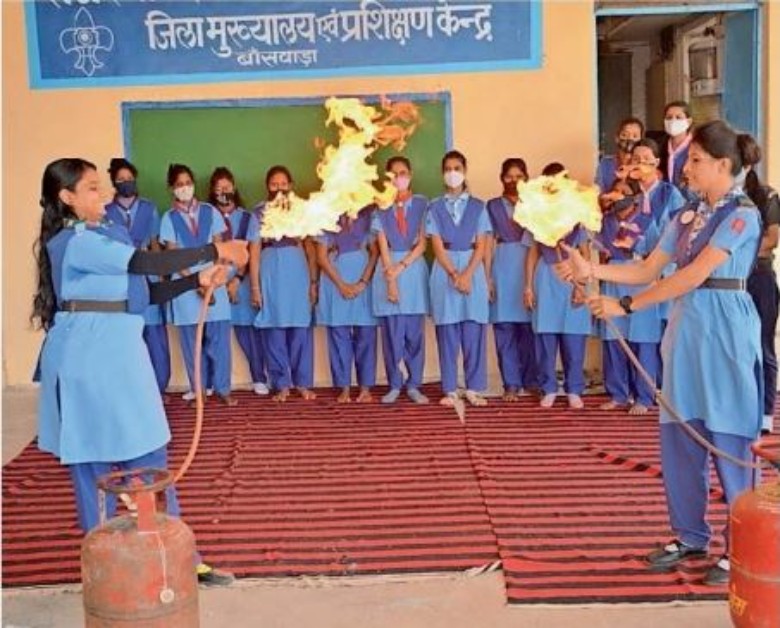 आग से बचाव के तरीके बताए