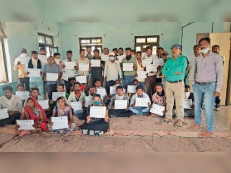 आनंदपुरी पंचायत समिति:आमलिया आंबादरा में 60 लोगों को प्रशिक्षण दिया
