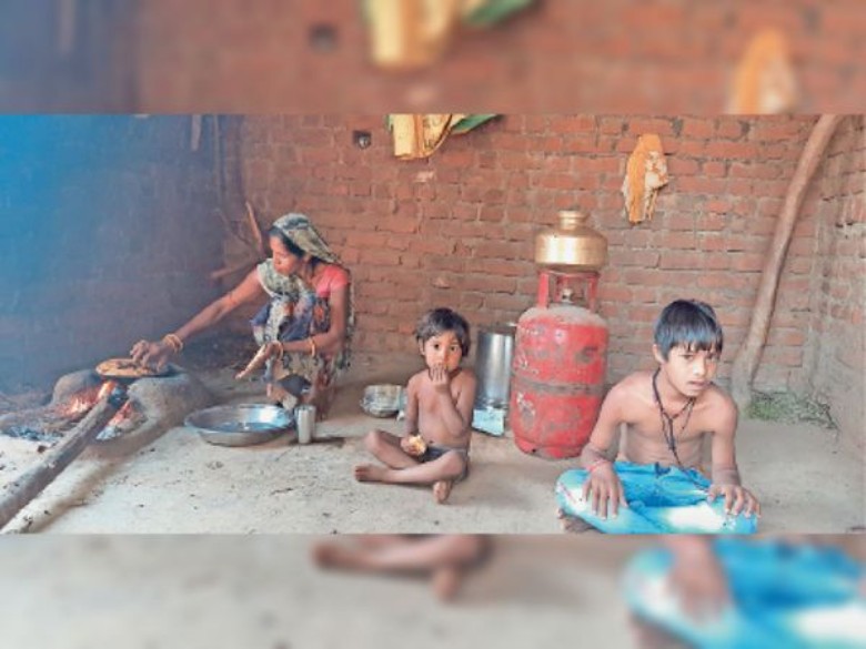 गैस के बढ़ते दाम से उज्जवला योजना के घटते उपभोक्ता जिले में 60 प्रतिशत नहीं भरवा रहे नया गैस सिलेंडर