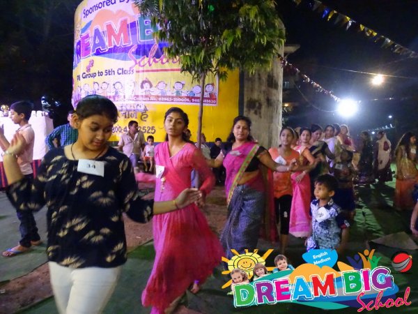 लोगों में उत्साह दिखा ड्रीम बिग स्कूल की तरफ से रखा गरबा प्रतियोगिता में