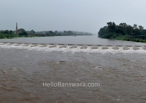 कलिंजरा गांव स्थित नदी 
