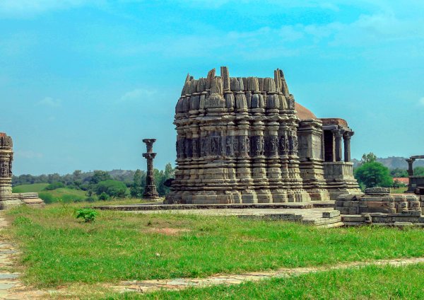 लगभग एक हजार साल पुराने अरथूना के मंदिर पहली बार रात में होंगे रोशन 