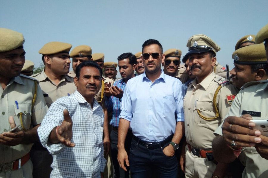 भारतीय क्रिकेट टीम के पूर्व कप्तान महेंद्रसिंह धोनी बाँसवाड़ा में