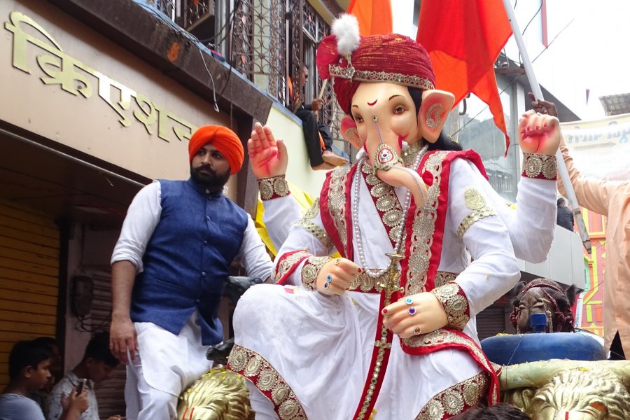 गूंज उठा शहर ढोल नगाड़ों और गणपति बाप्पा मोरिया से