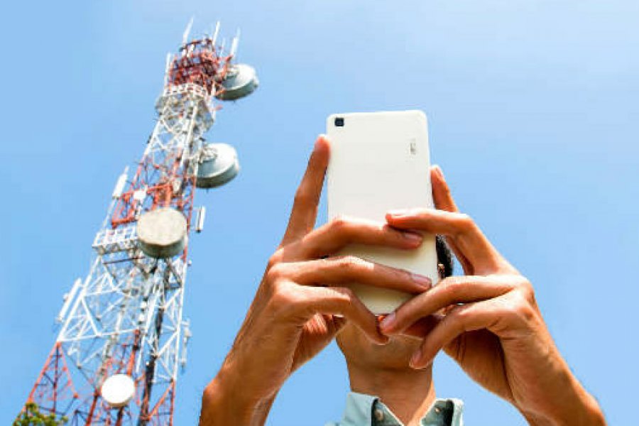 मोबाइल टावर लगाने पर क्षेत्र वासियों का विरोध